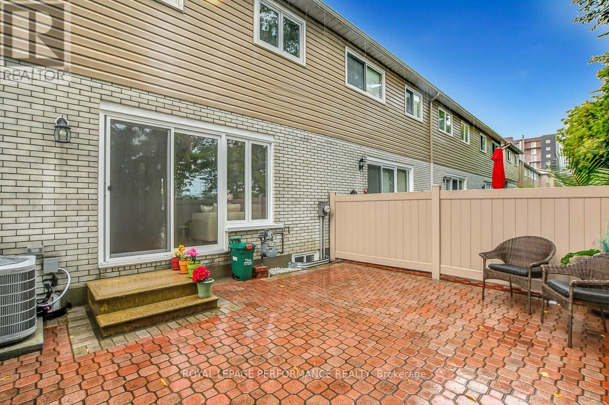 22 - 550 Straby Avenue