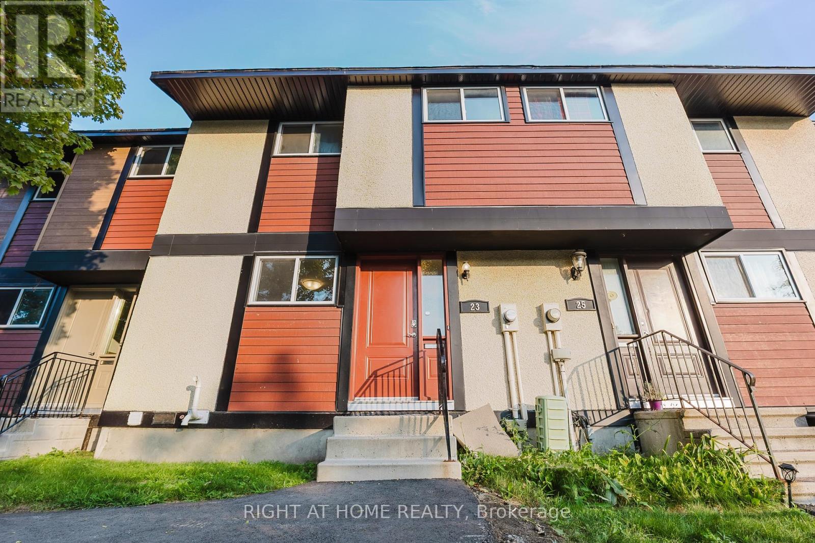 102 - 23 Mcclintock Way