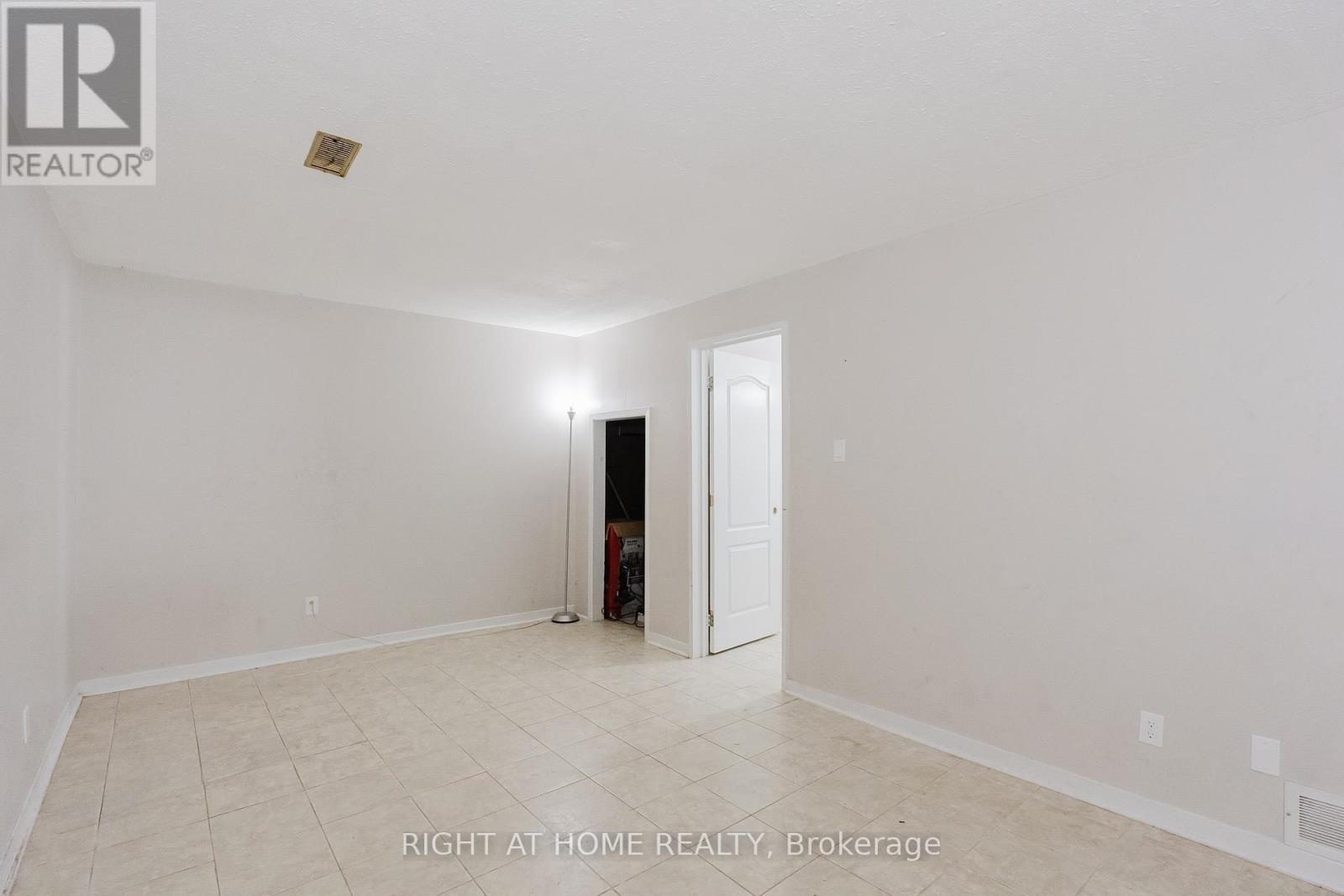 102 - 23 Mcclintock Way