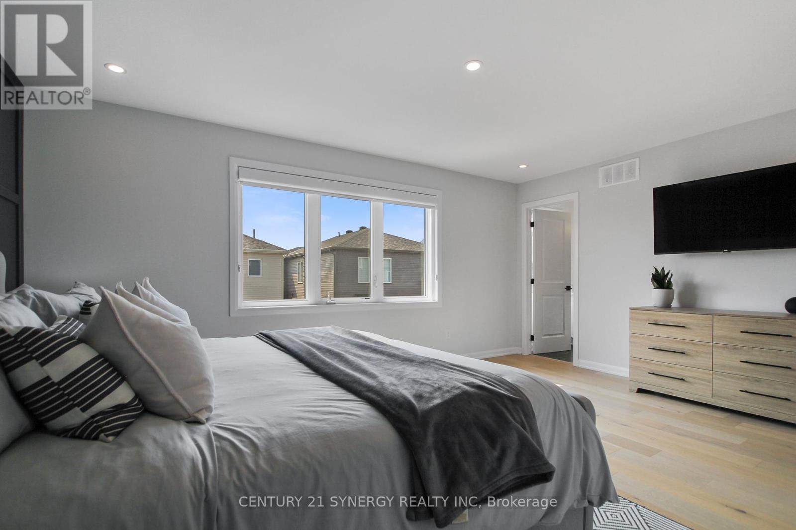 2104 Caltra Crescent
