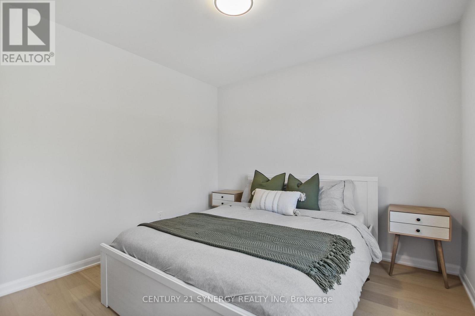 2104 Caltra Crescent