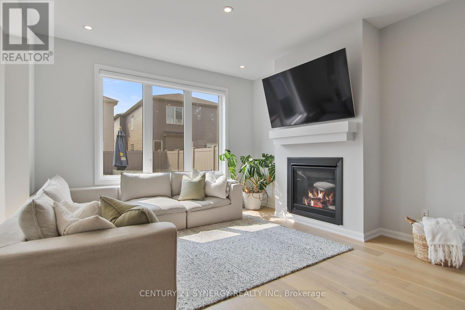 2104 Caltra Crescent