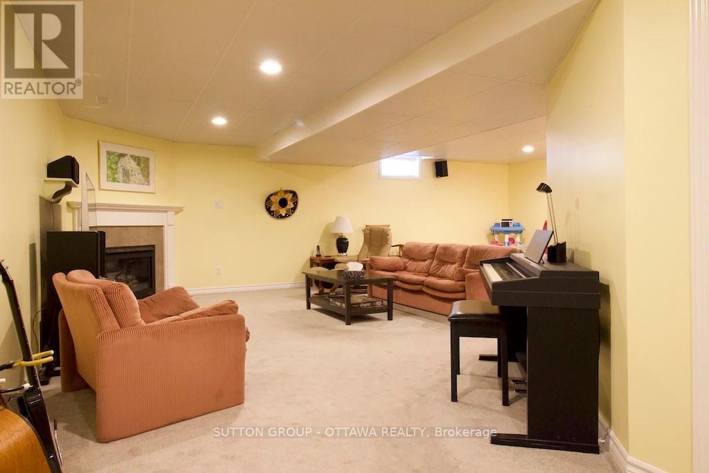 18 Sirocco Crescent