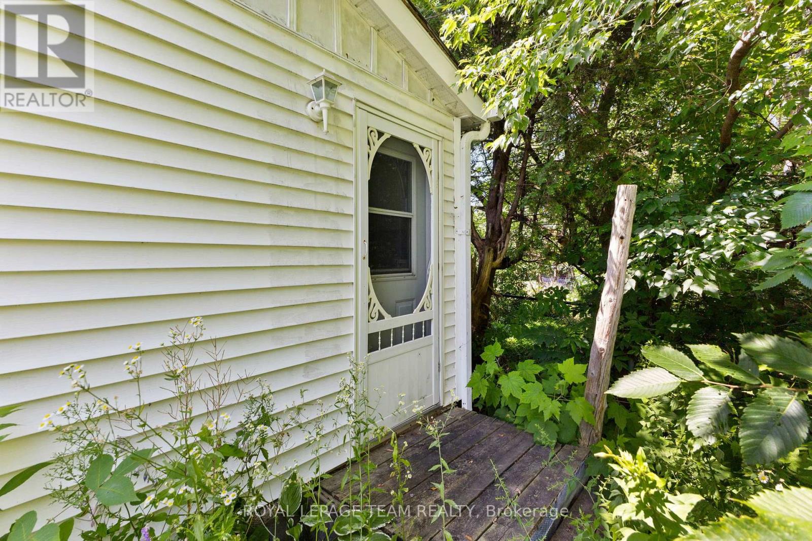 967 West Street W