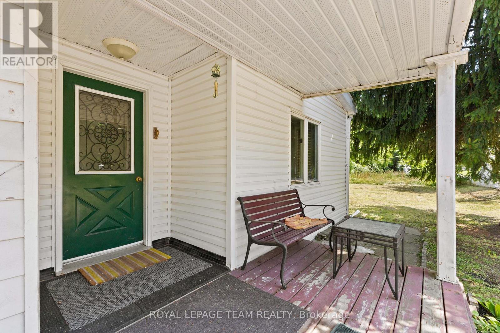 967 West Street W