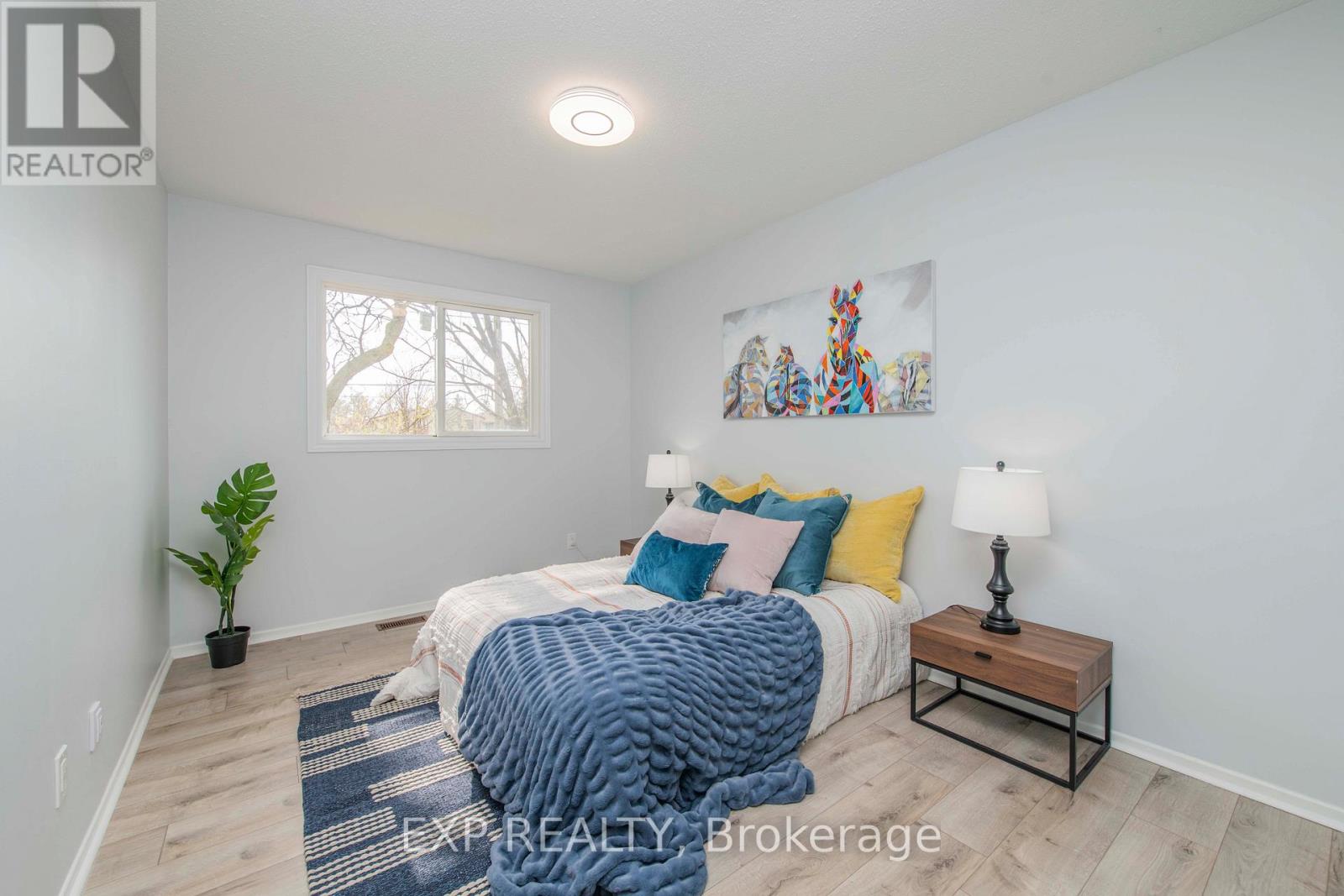 15 Kadeer Way