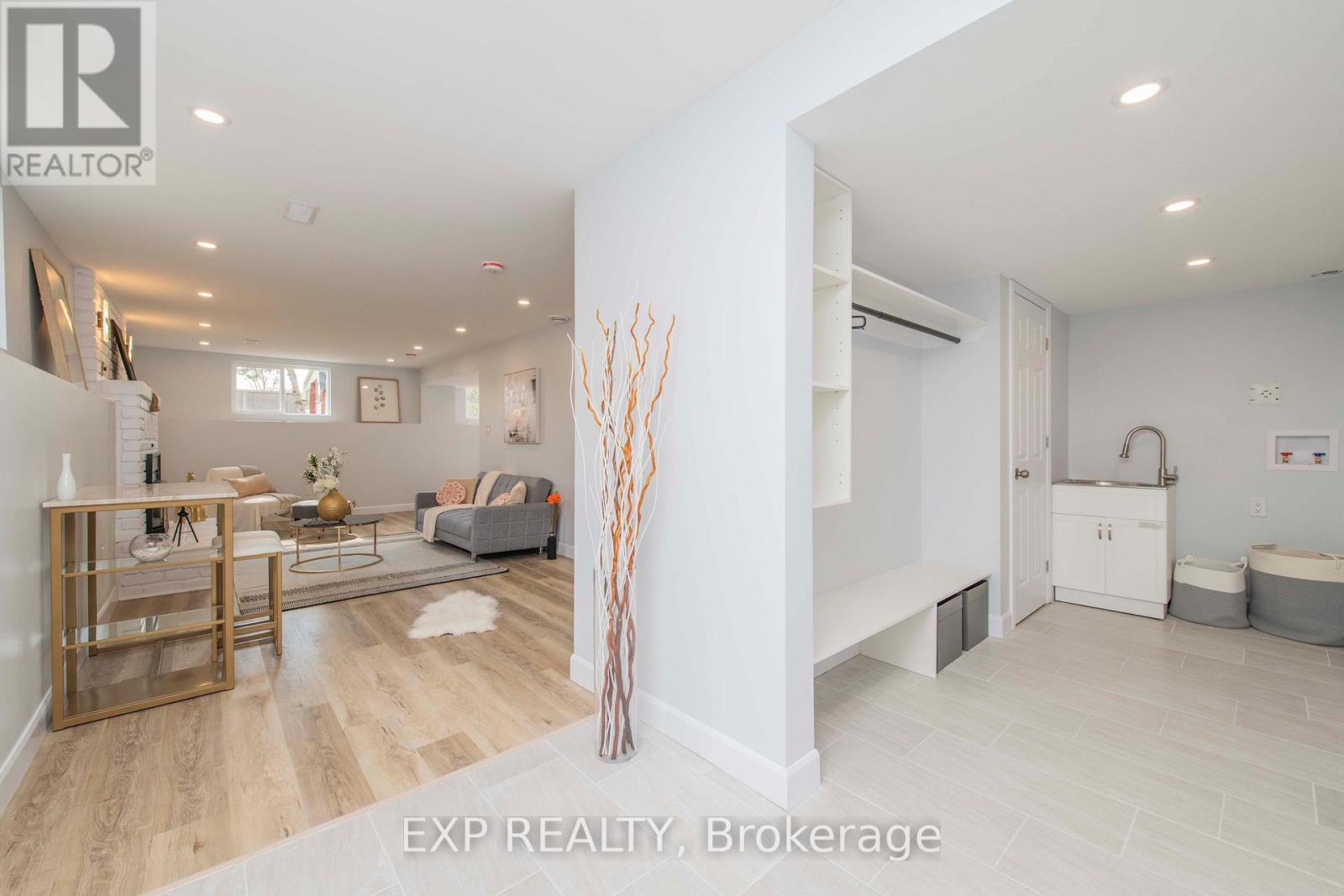 15 Kadeer Way