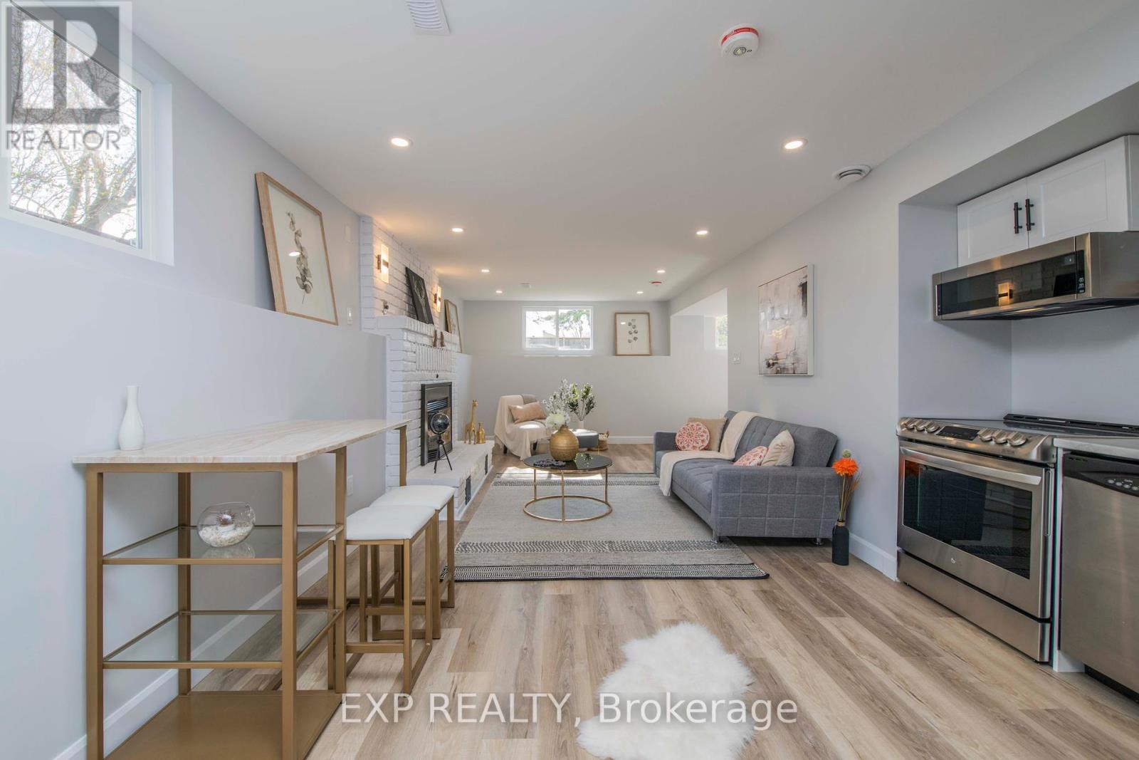 15 Kadeer Way