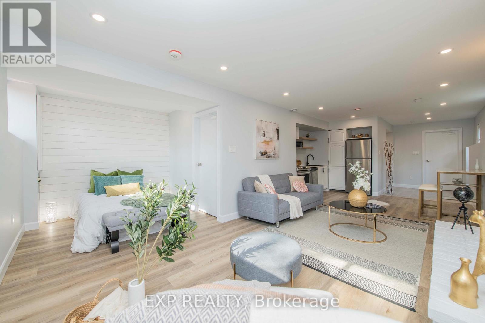 15 Kadeer Way