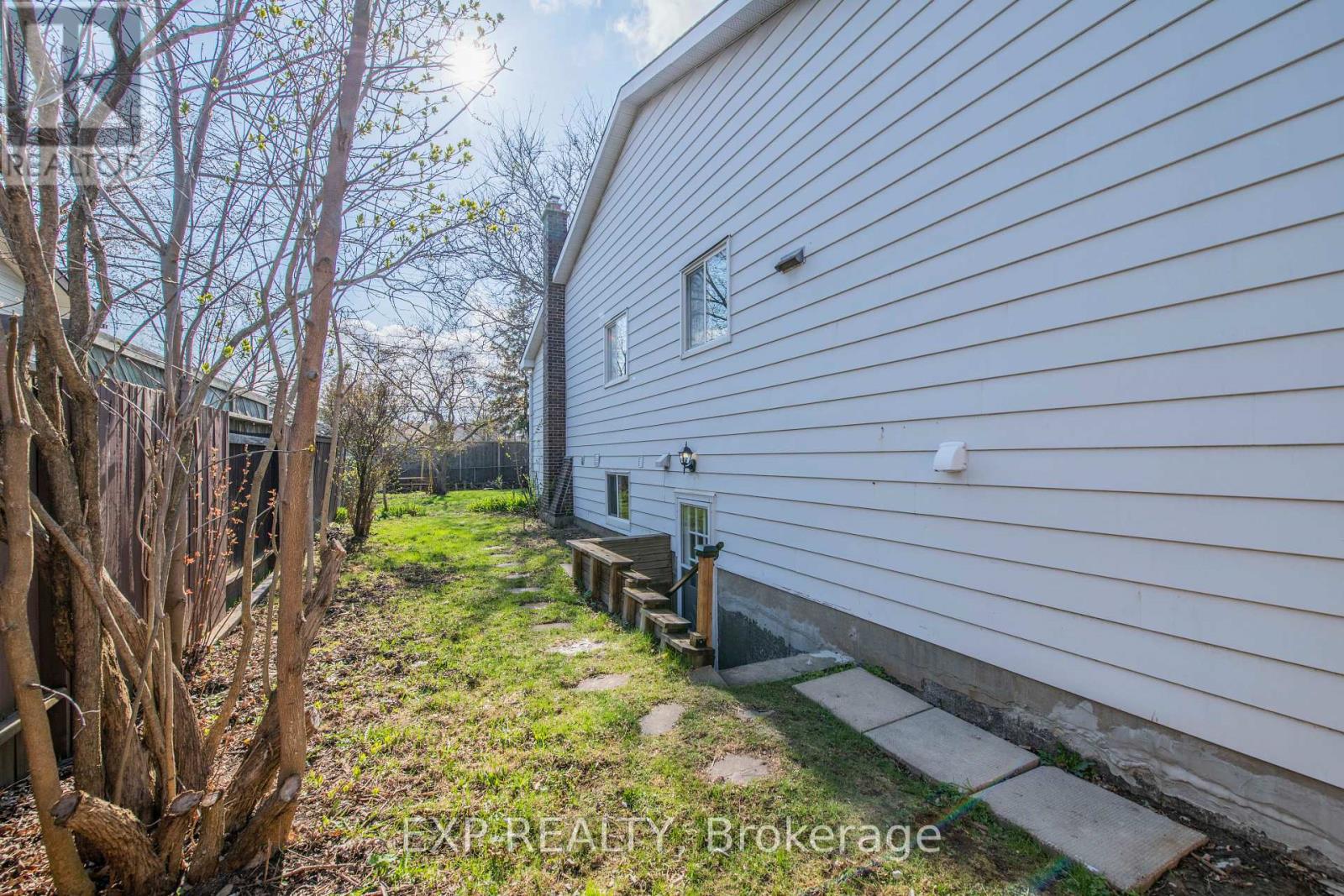 15 Kadeer Way