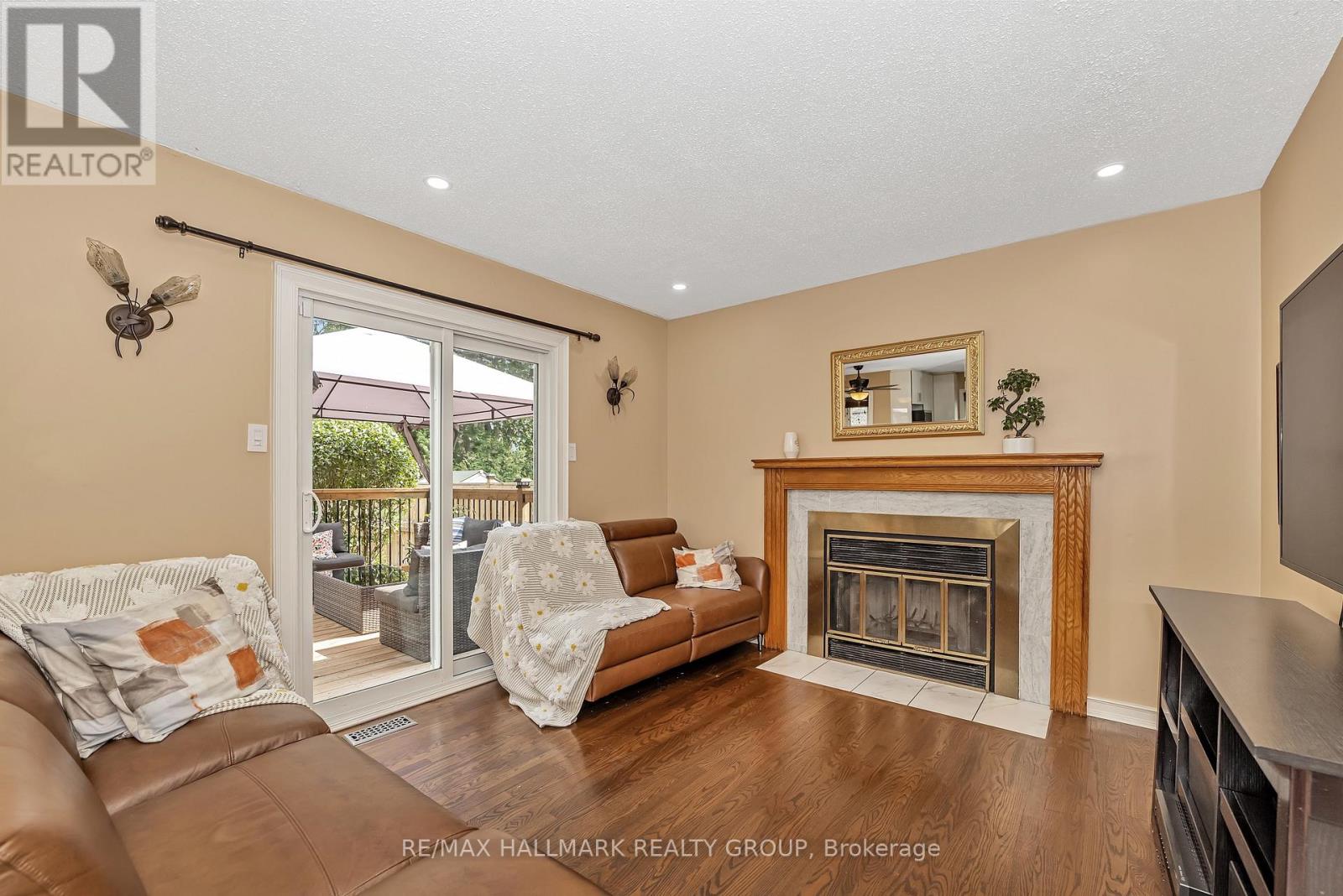 16 Hawley Crescent