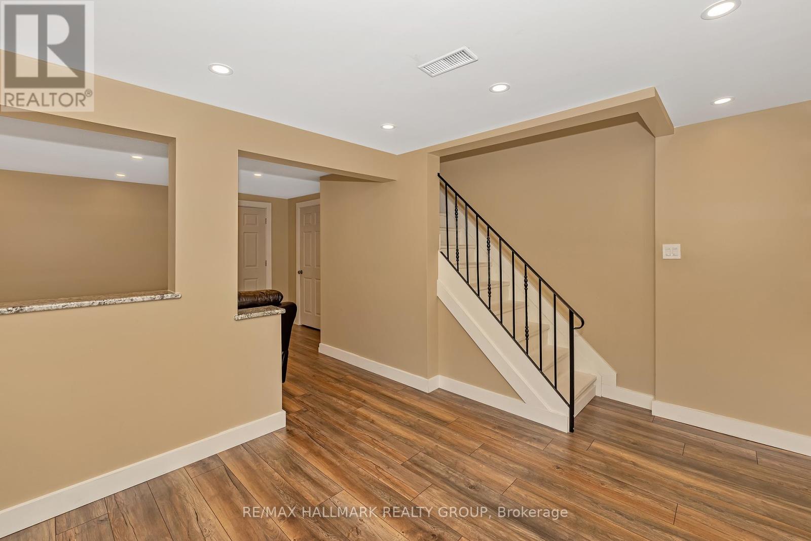 16 Hawley Crescent