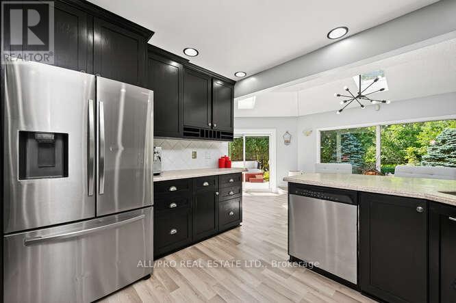 1144 Rideau Bend Crescent
