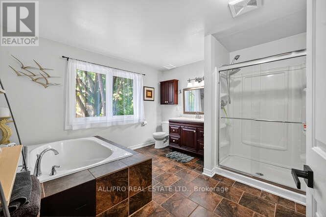 1144 Rideau Bend Crescent