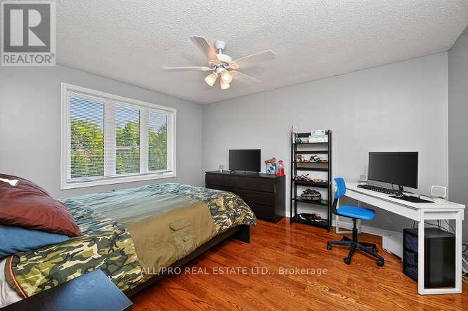1144 Rideau Bend Crescent