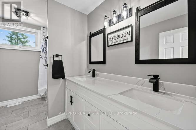 1144 Rideau Bend Crescent