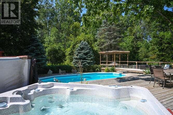 1144 Rideau Bend Crescent