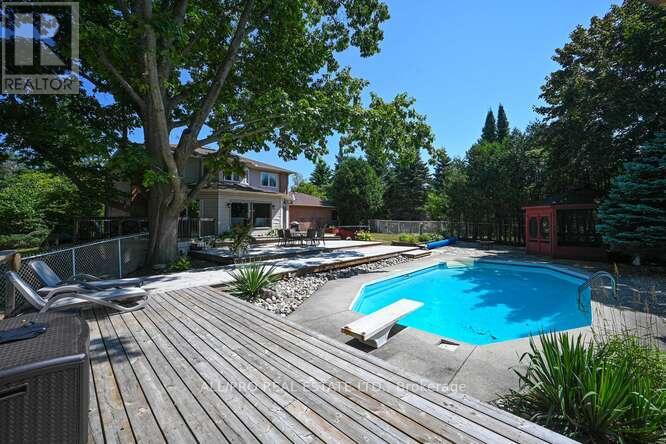 1144 Rideau Bend Crescent