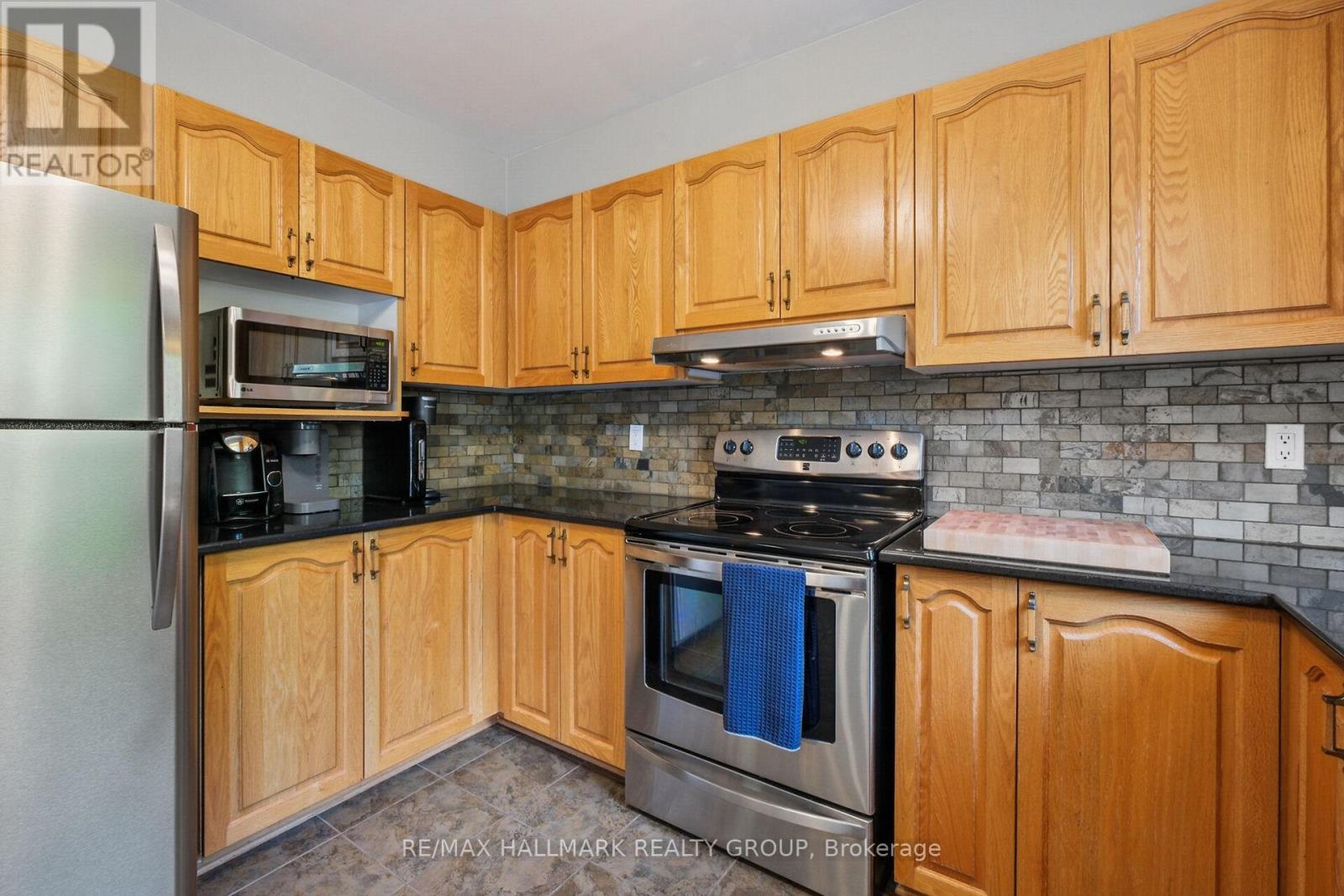 3034 Courtyard Crescent