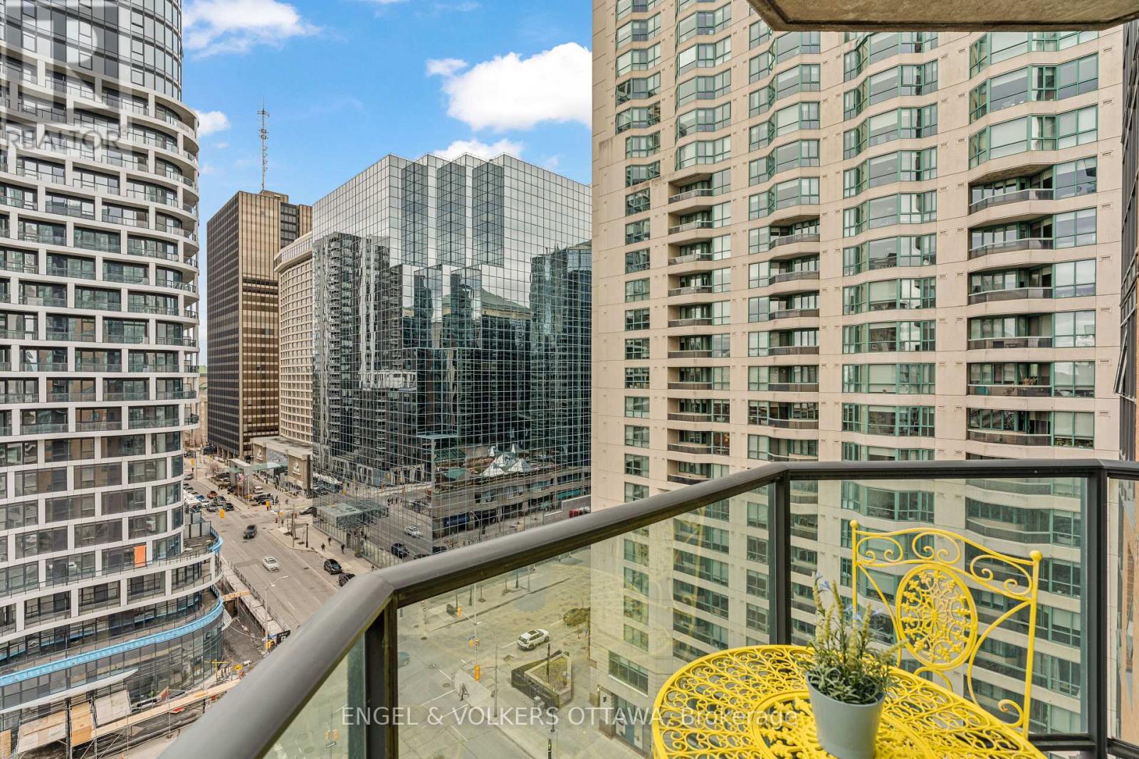 1403 - 445 Laurier Avenue W