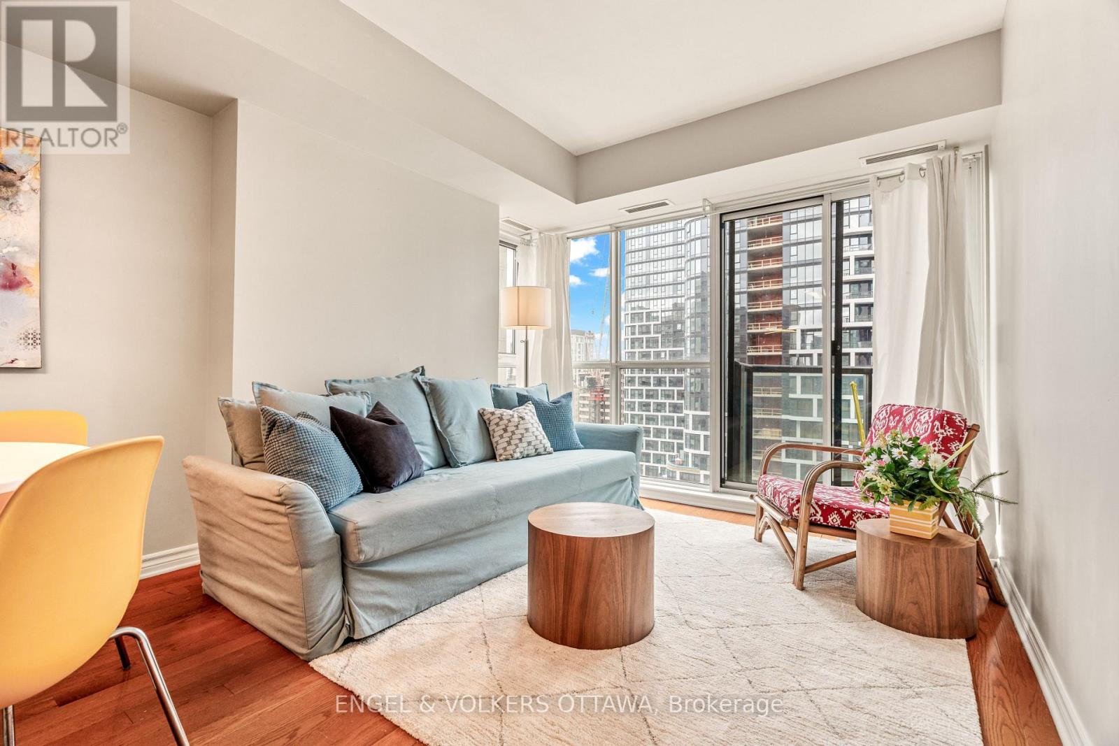 1403 - 445 Laurier Avenue W
