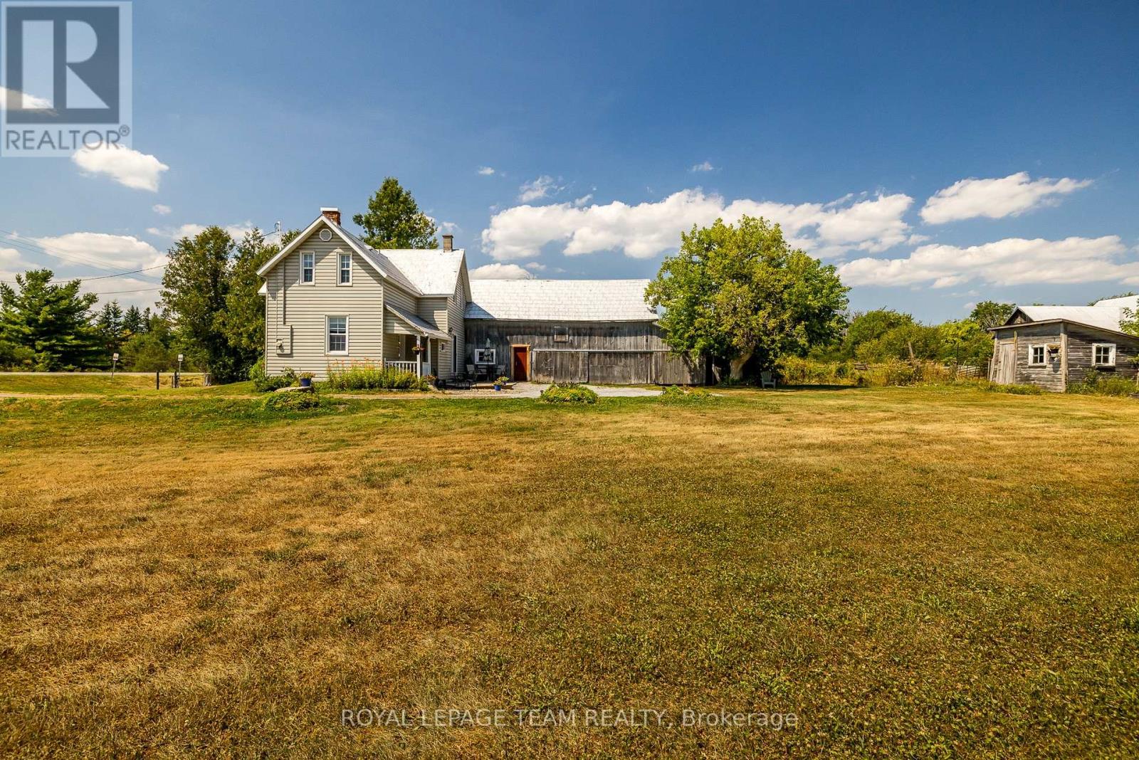 2106 Dunrobin Road
