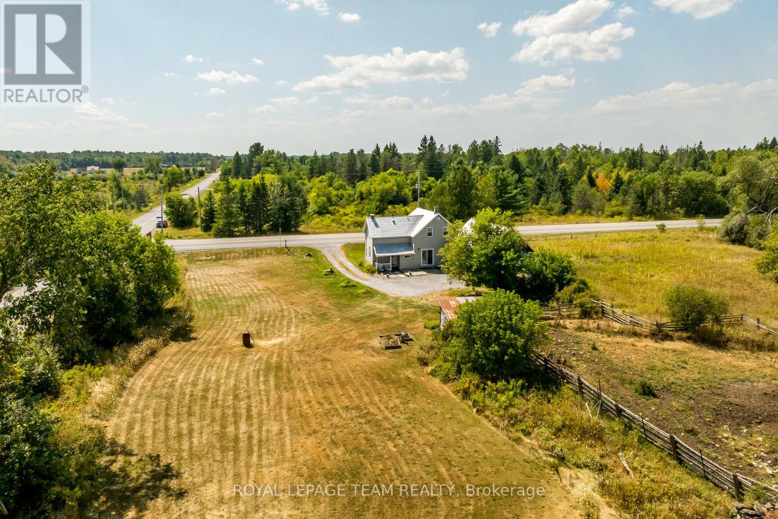 2106 Dunrobin Road