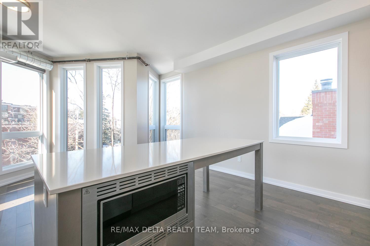 405 - 150 Greenfield Avenue