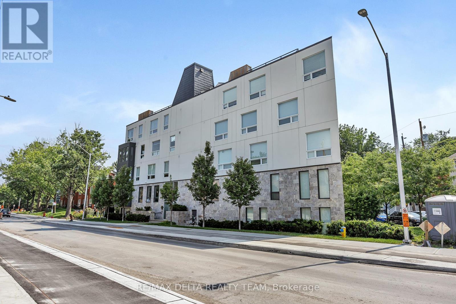 405 - 150 Greenfield Avenue