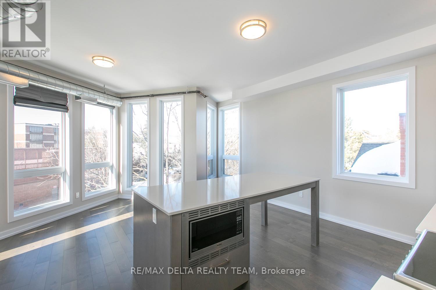 405 - 150 Greenfield Avenue