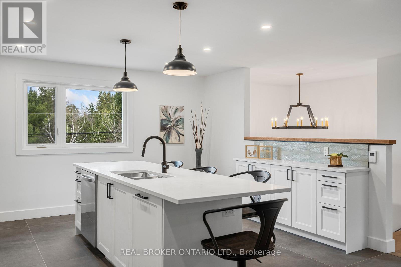 833 Beavertail Road