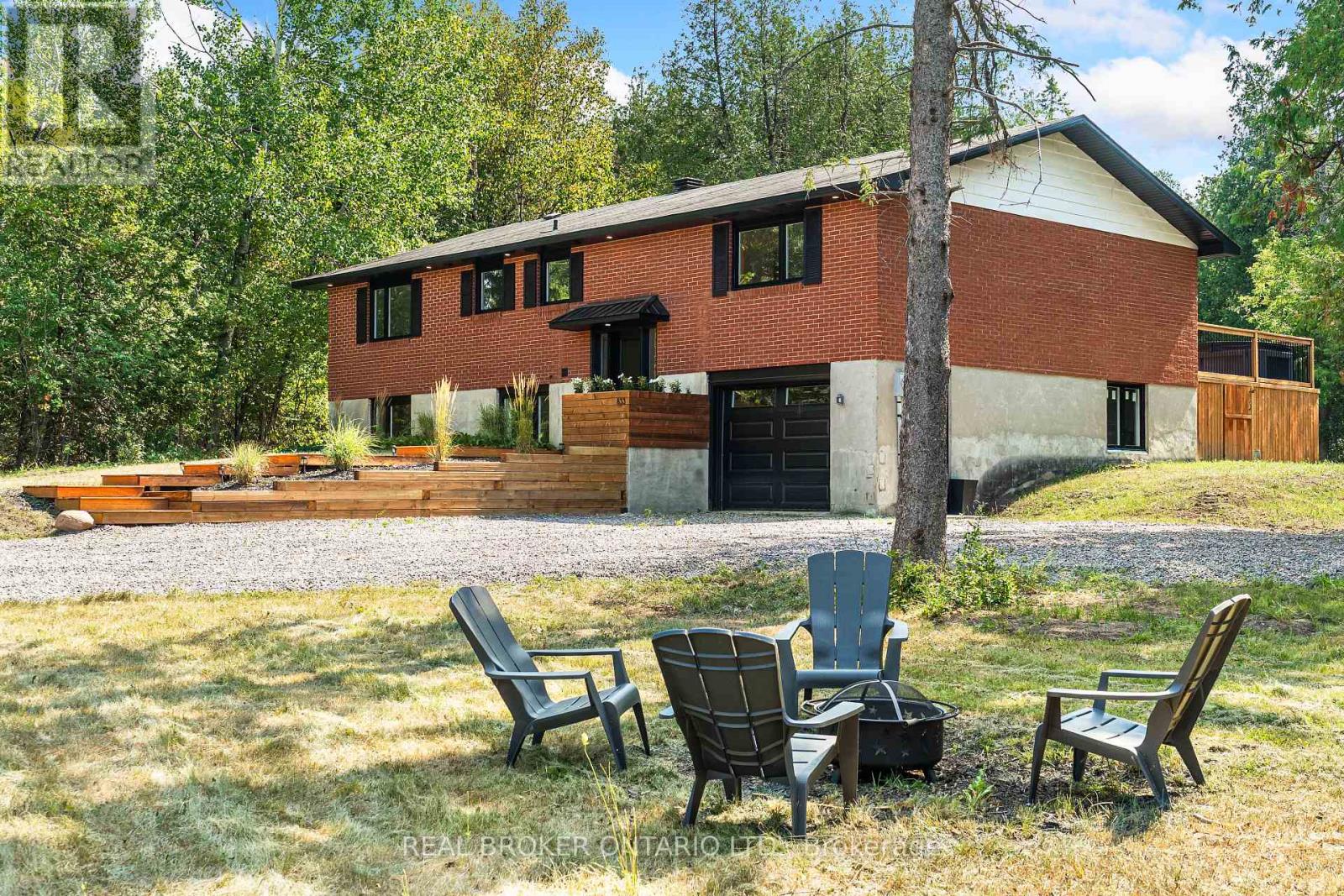 833 Beavertail Road