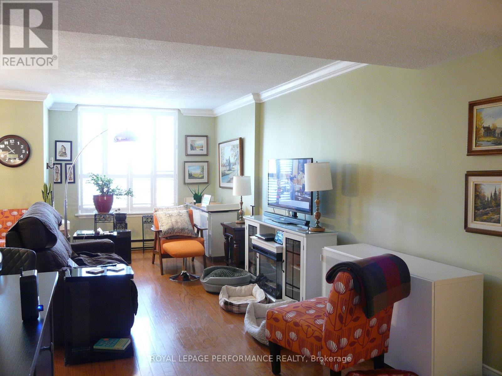 404 - 200 Lafontaine Avenue