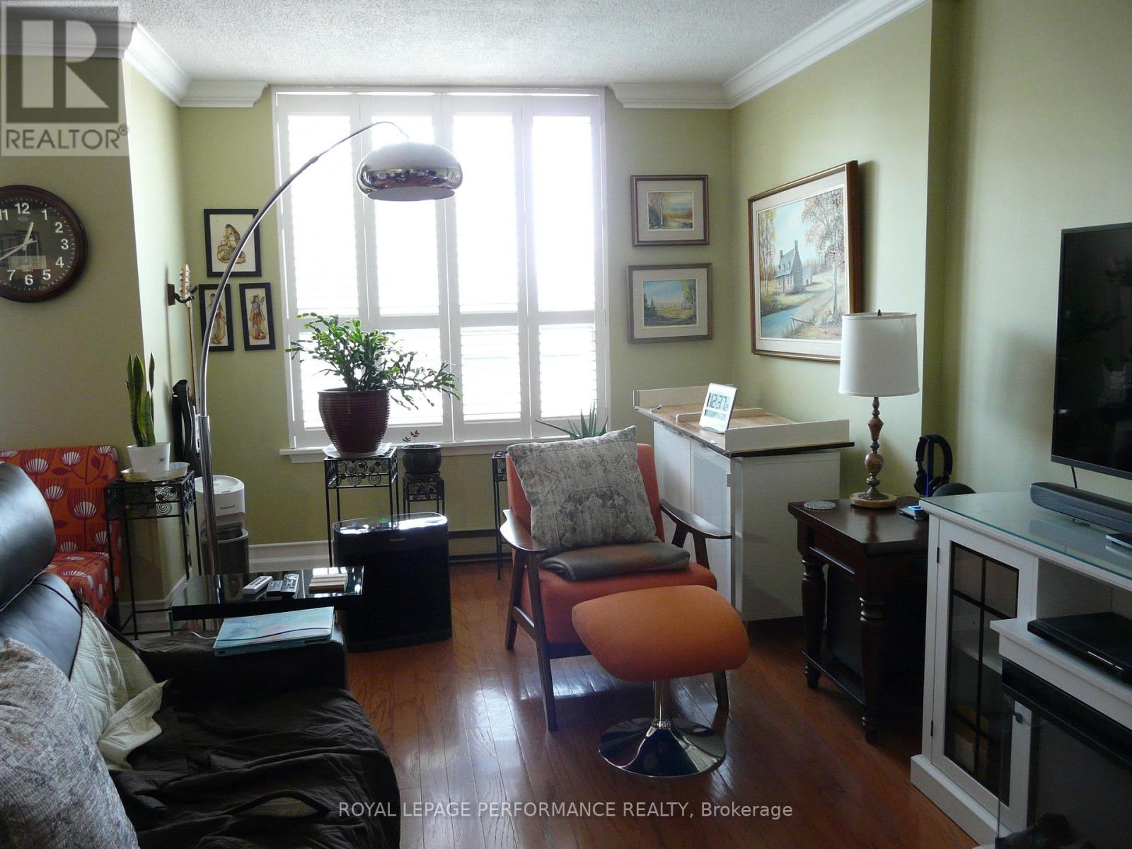 404 - 200 Lafontaine Avenue