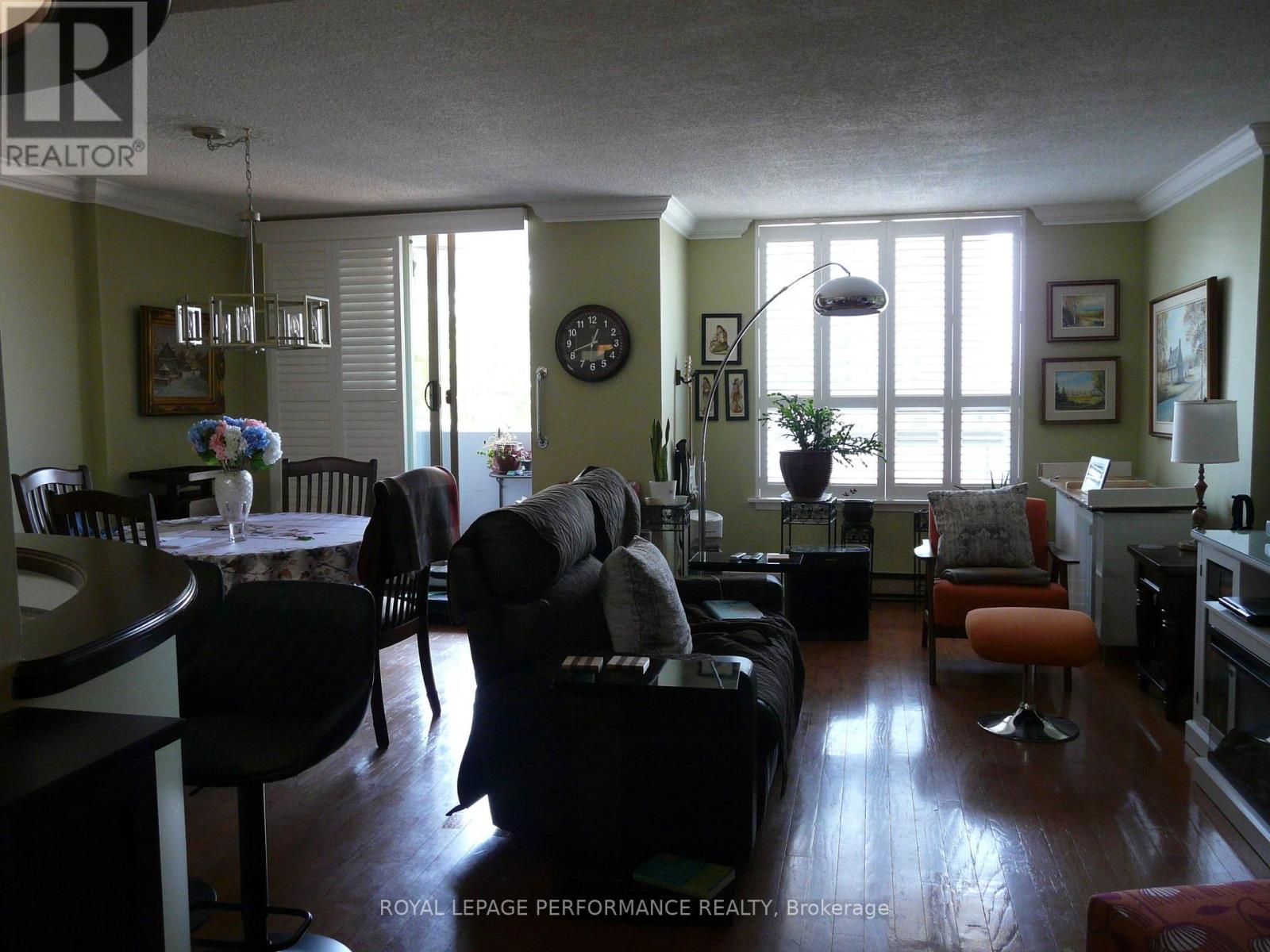404 - 200 Lafontaine Avenue
