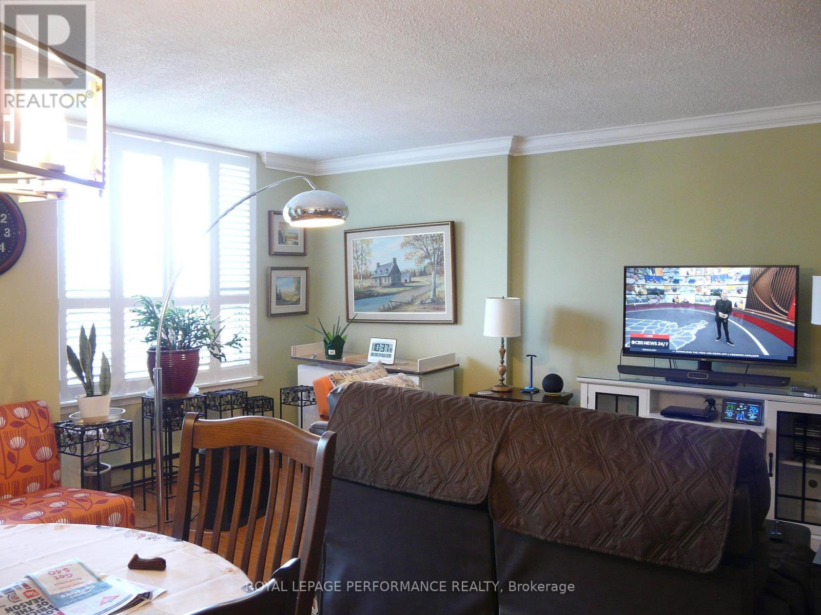 404 - 200 Lafontaine Avenue