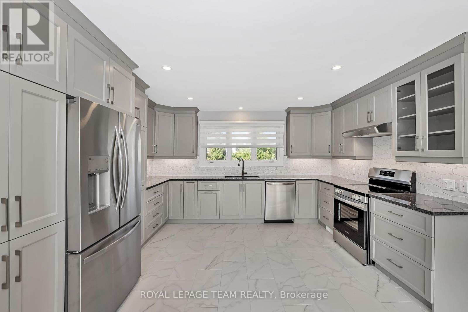 12 Largo Crescent