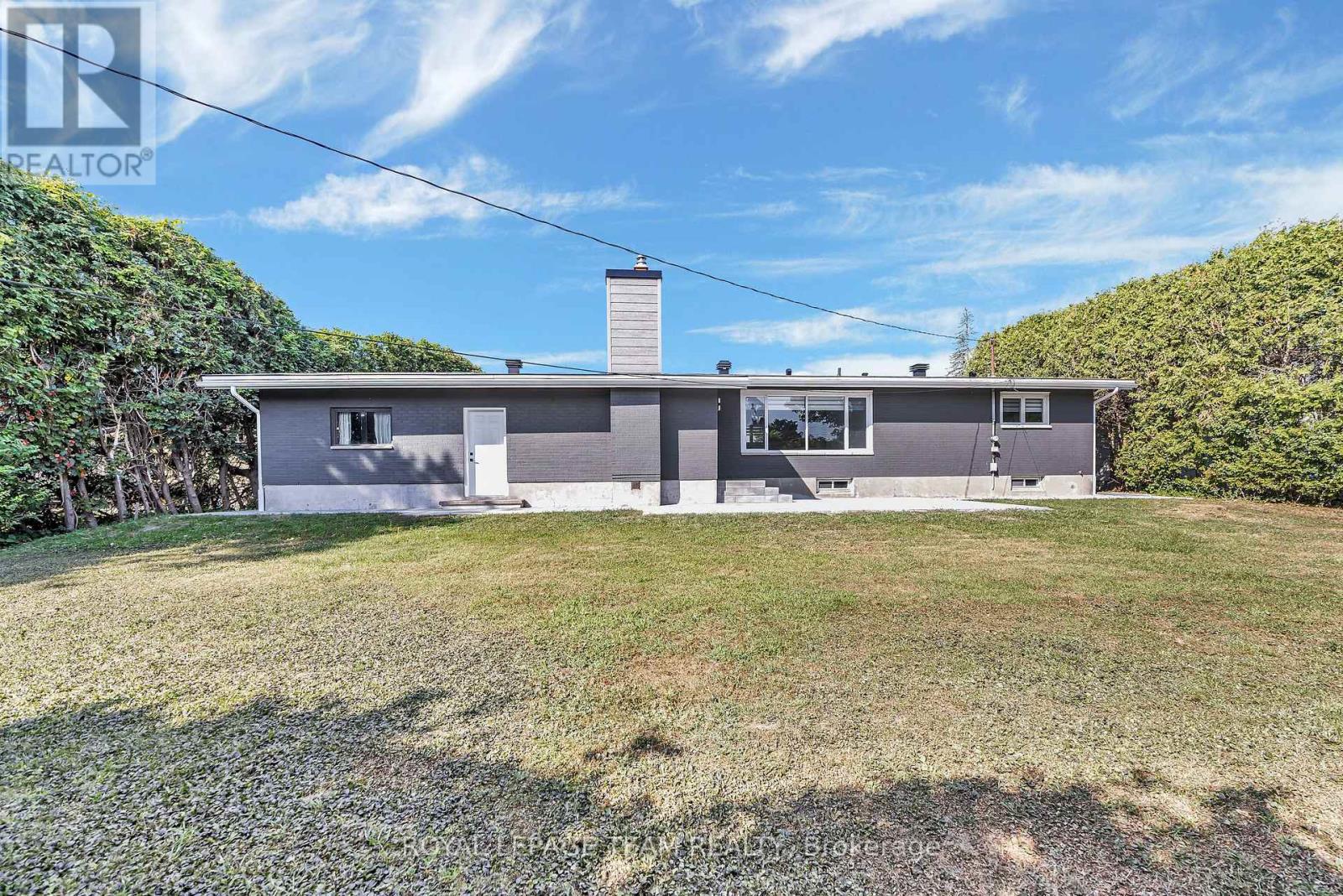 12 Largo Crescent