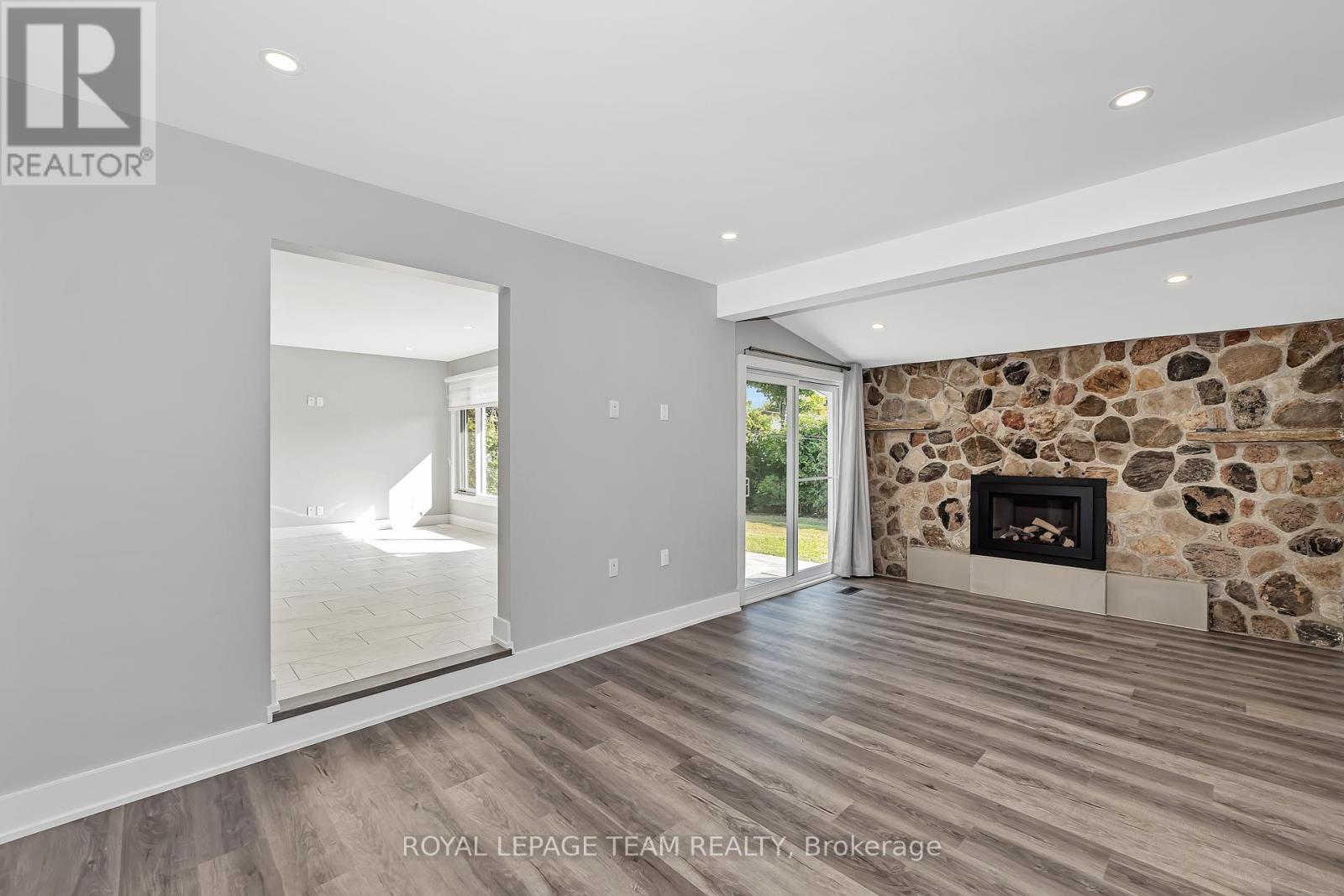 12 Largo Crescent
