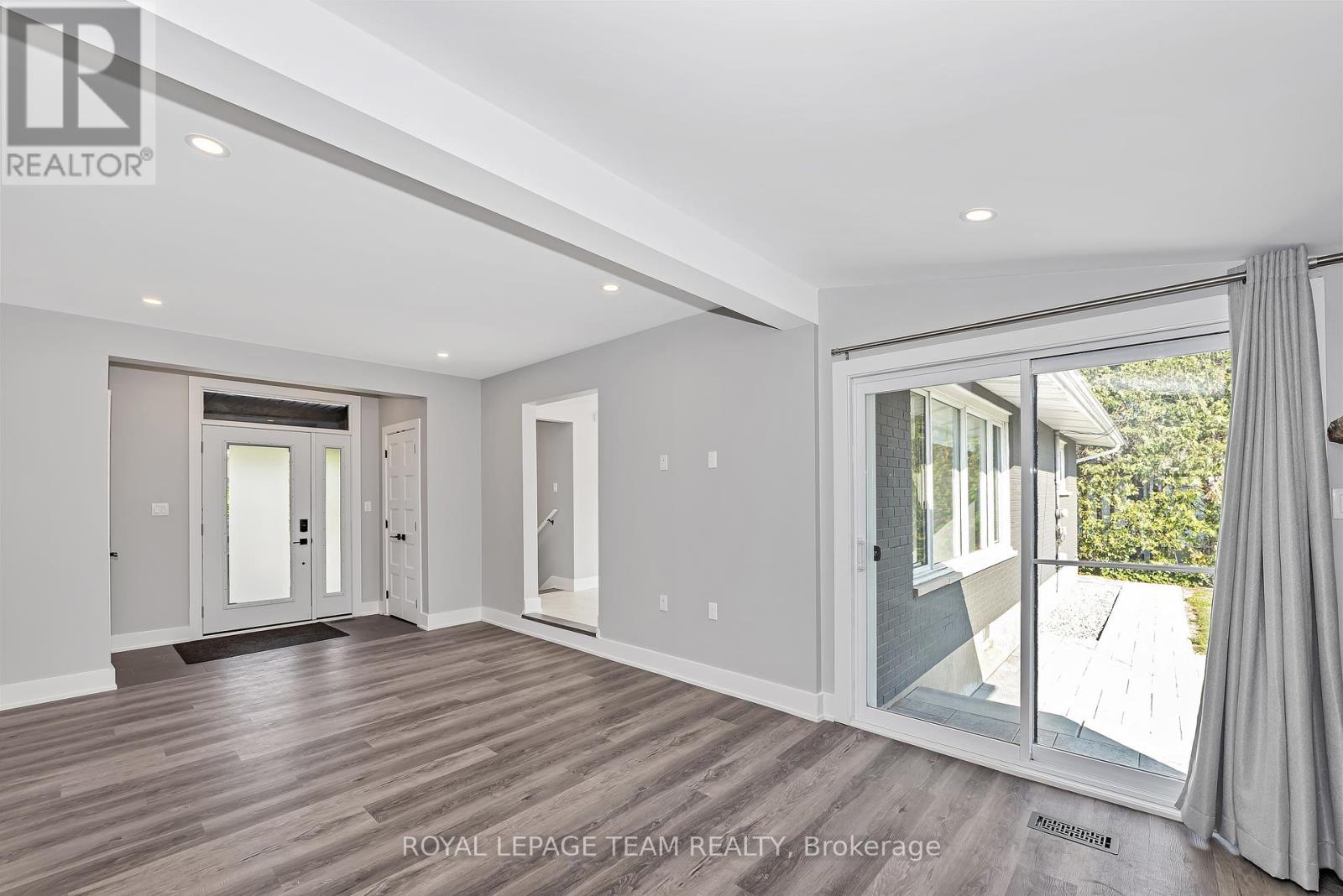 12 Largo Crescent