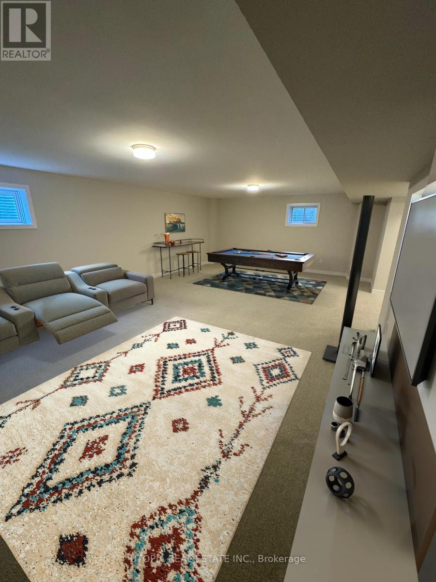 110 Hackamore Crescent