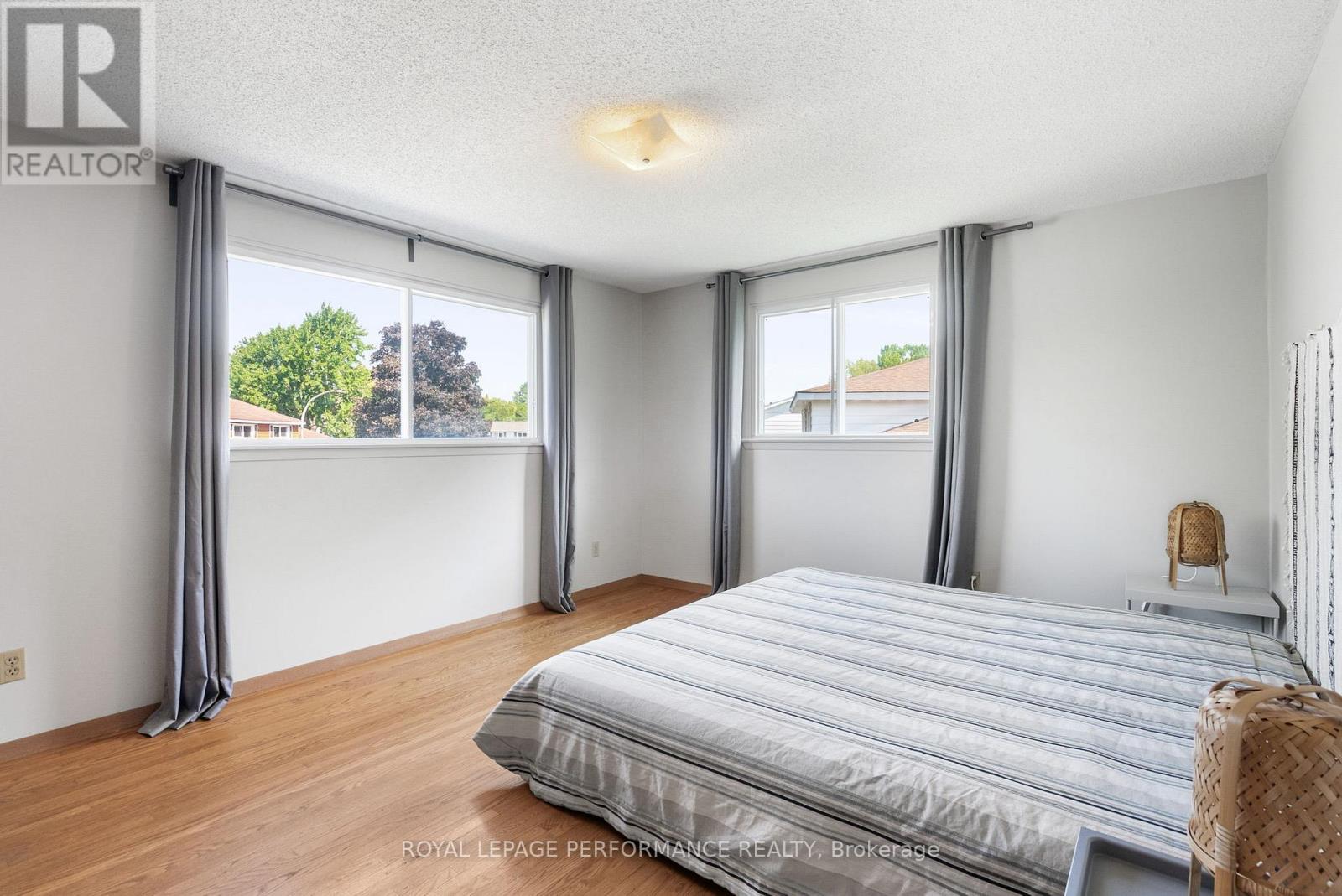 33 Woodview Crescent