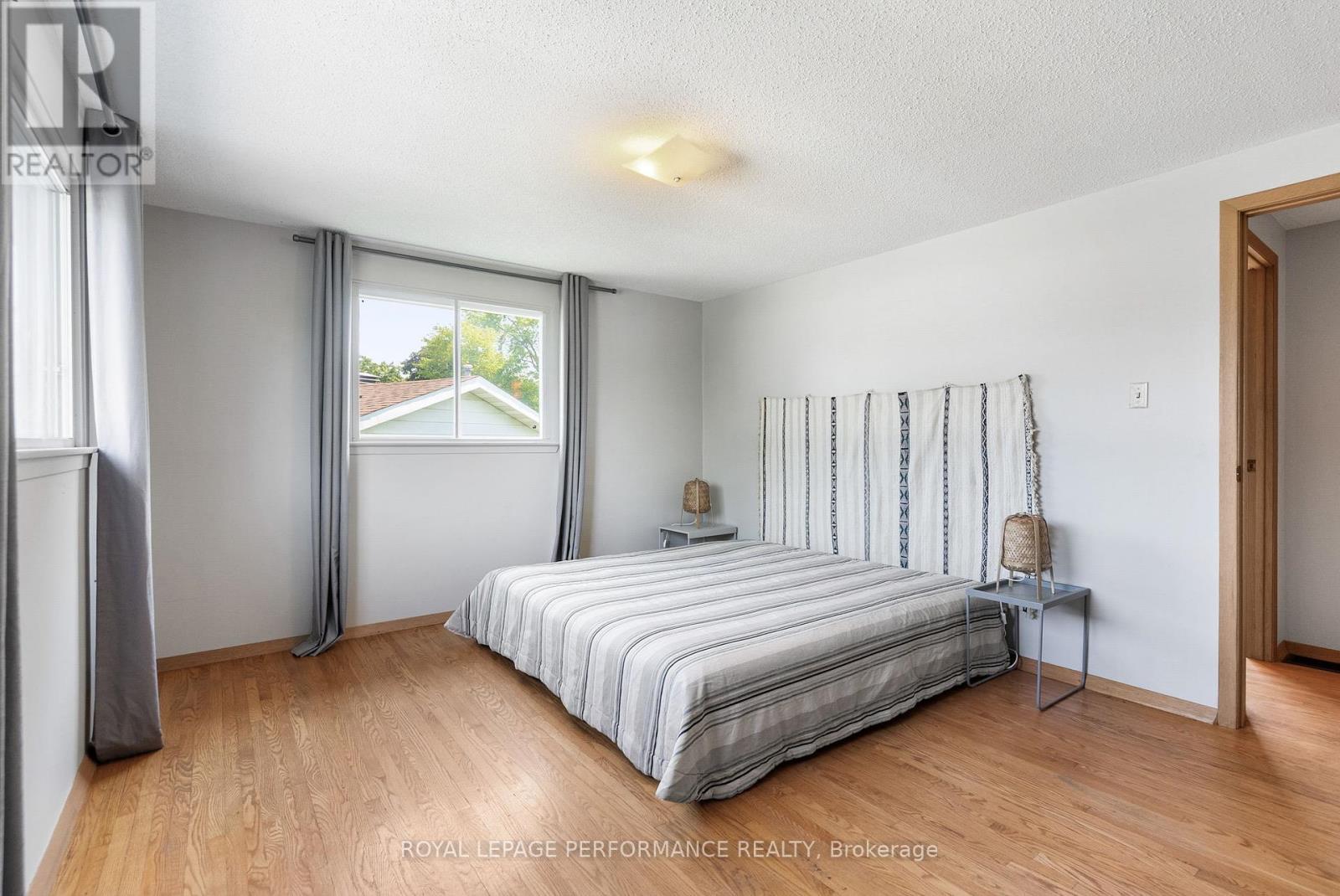 33 Woodview Crescent