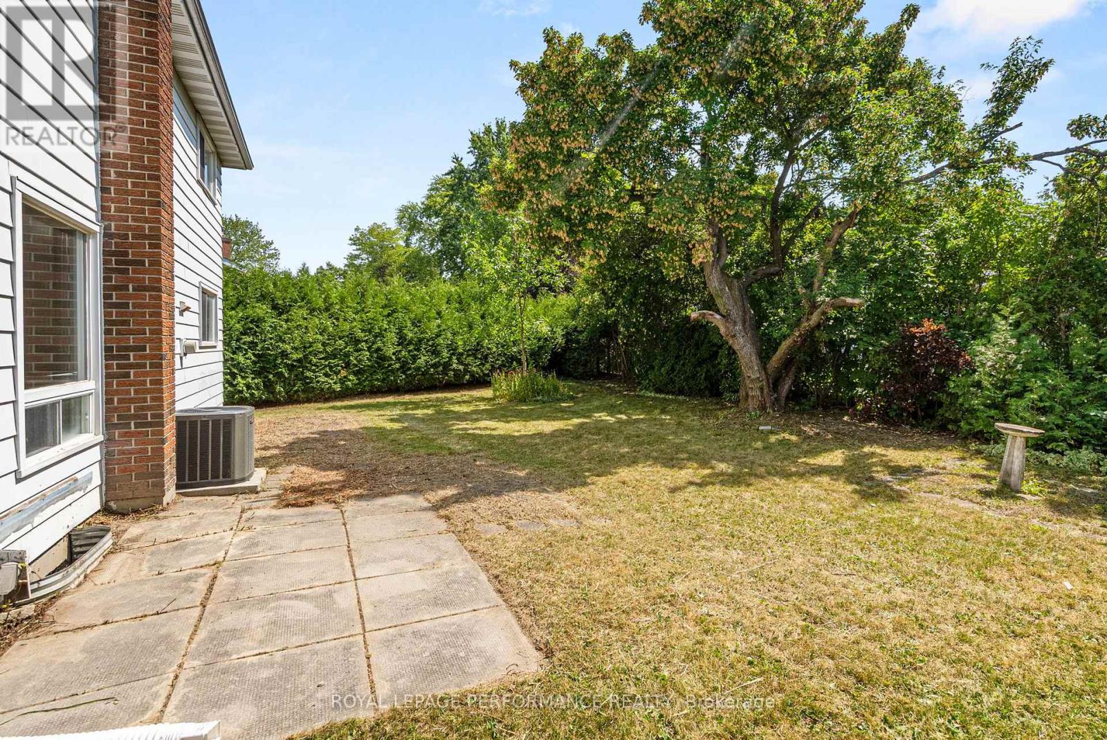 33 Woodview Crescent