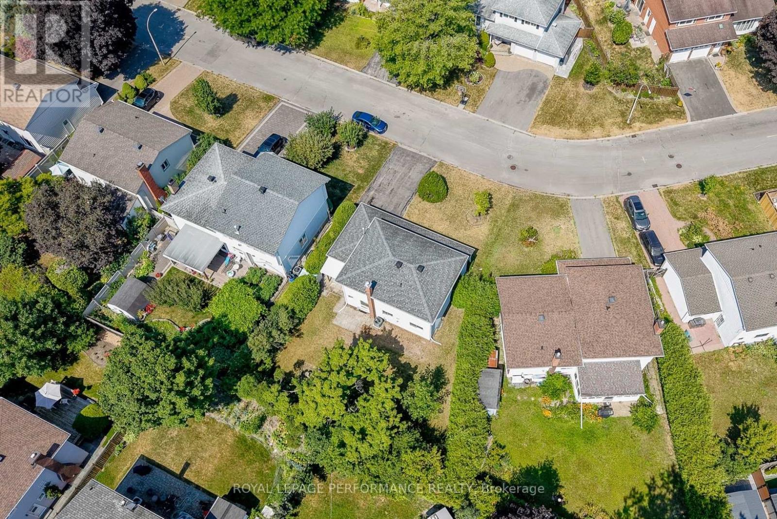 33 Woodview Crescent