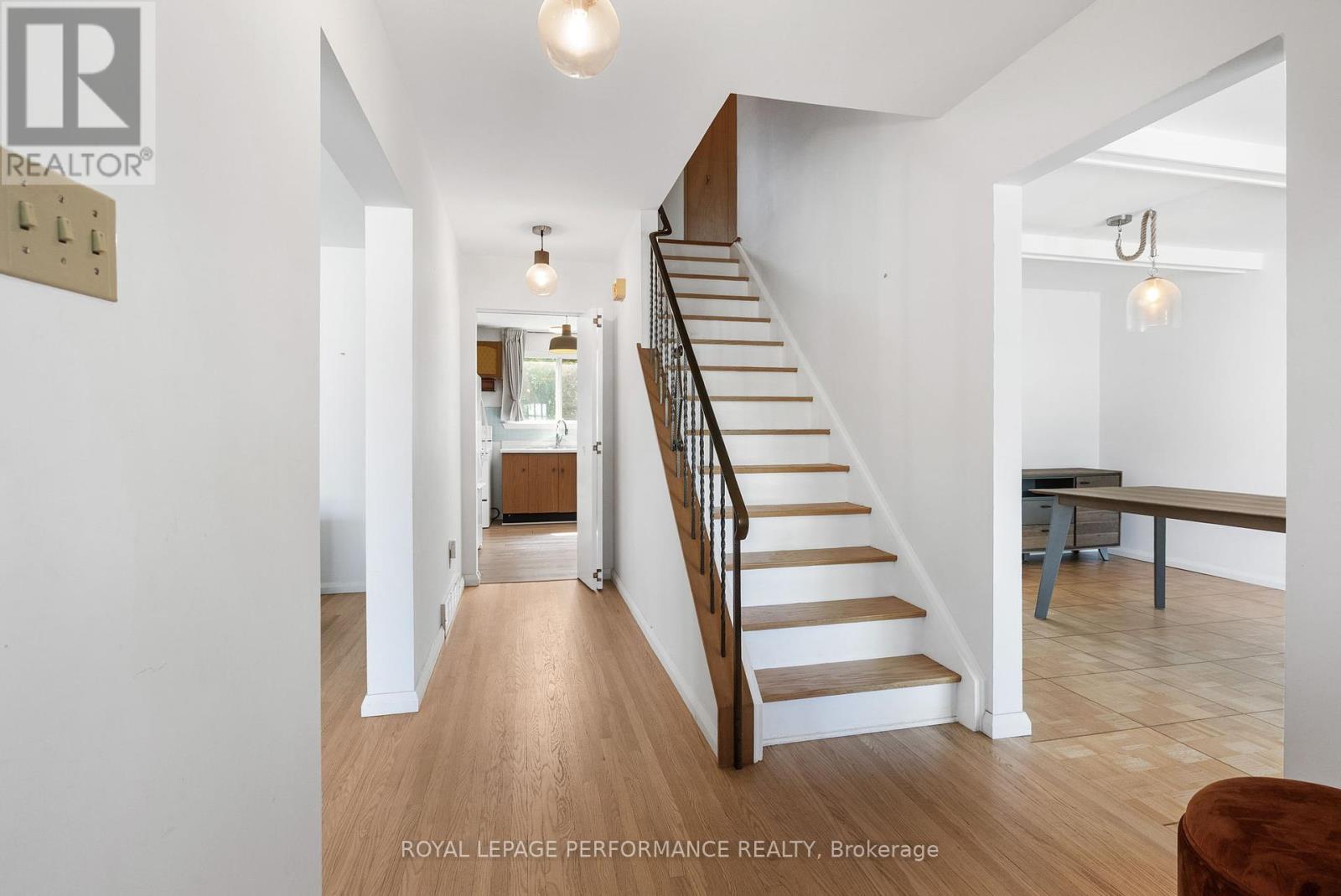 33 Woodview Crescent