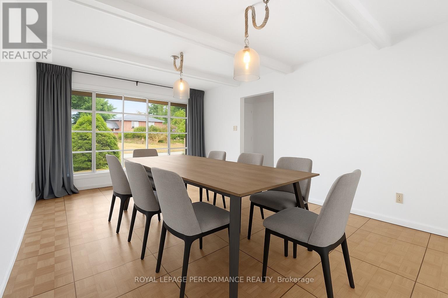 33 Woodview Crescent