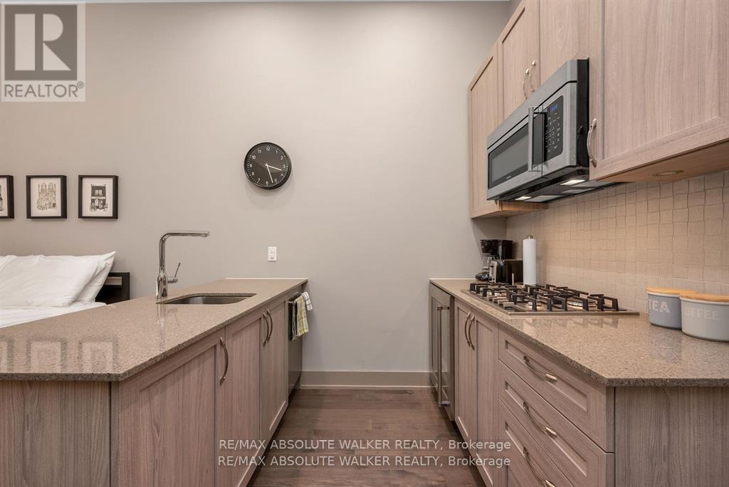 202 - 11 Des Oblats Avenue