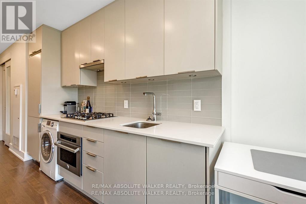202 - 11 Des Oblats Avenue