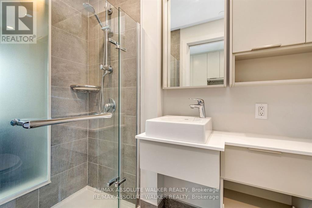 202 - 11 Des Oblats Avenue